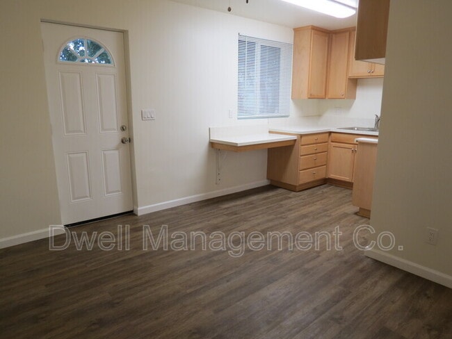 Photo - 4545 1/2 Upland St