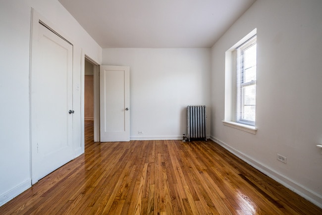 Photo - 6705 S Michigan