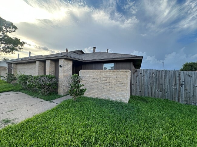 Building Photo - 5434 Parkridge Dr Rental