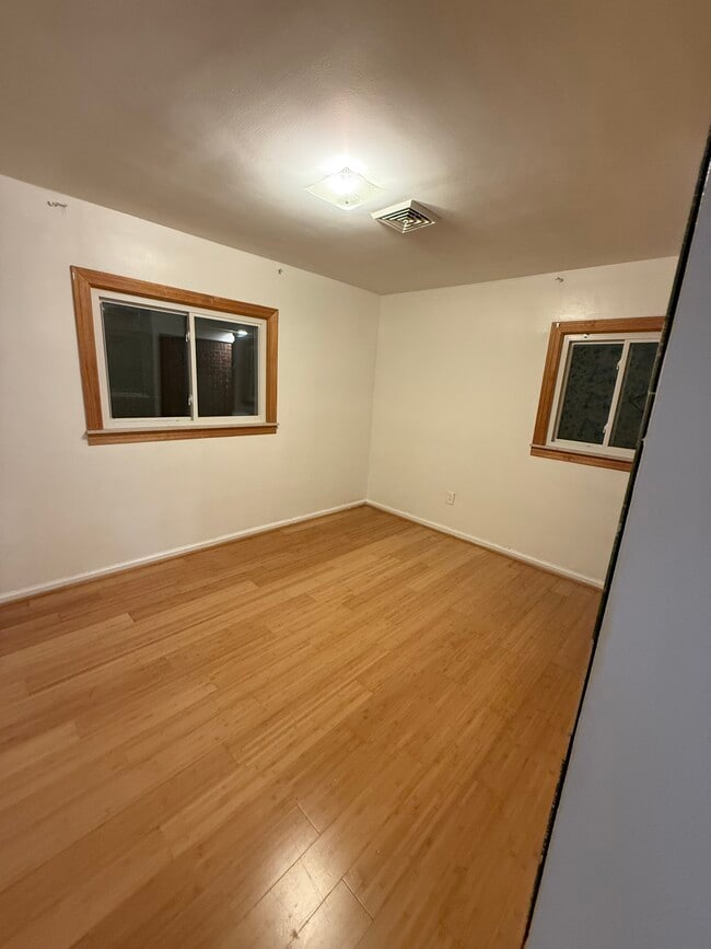 Photo - 5654 Burger St