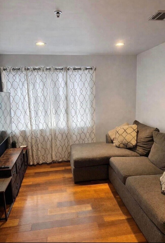 Photo - 413 9th St Unit 504