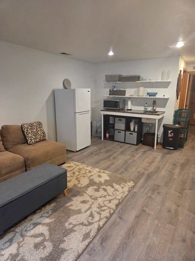 Cocina pequeña - 3643 Roundtree Ct