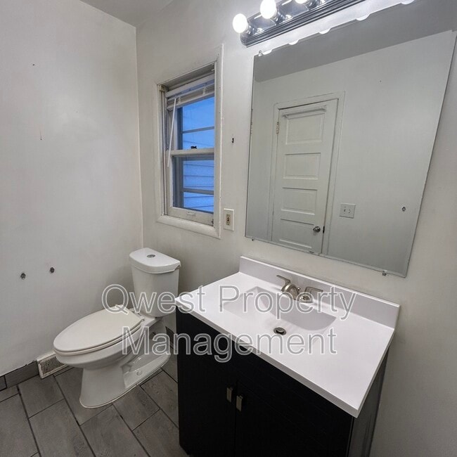 Photo - 537 Eastern Ave NE Unidad #1