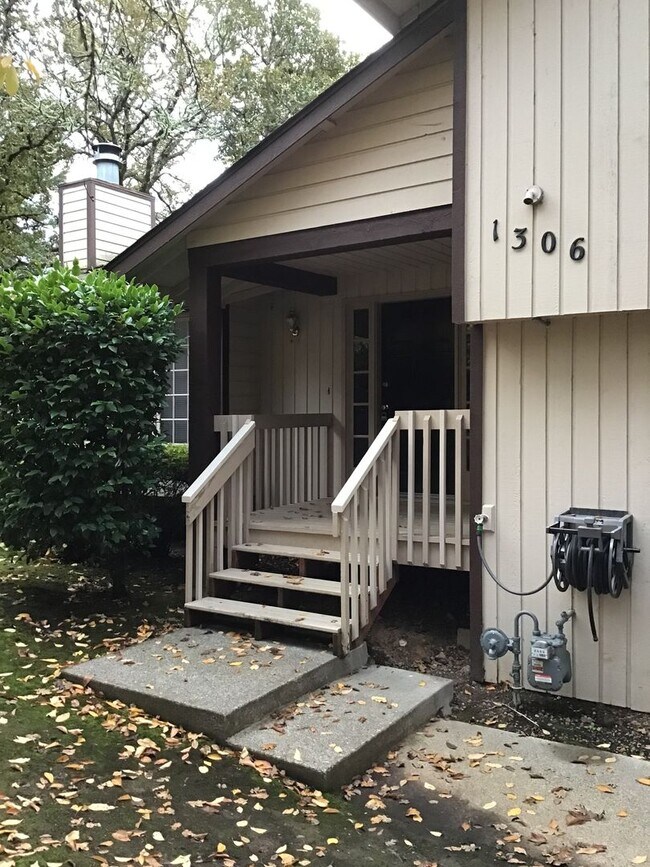 Photo - Charming 4 Bed 2.5 Bath Pet Friendly Home.