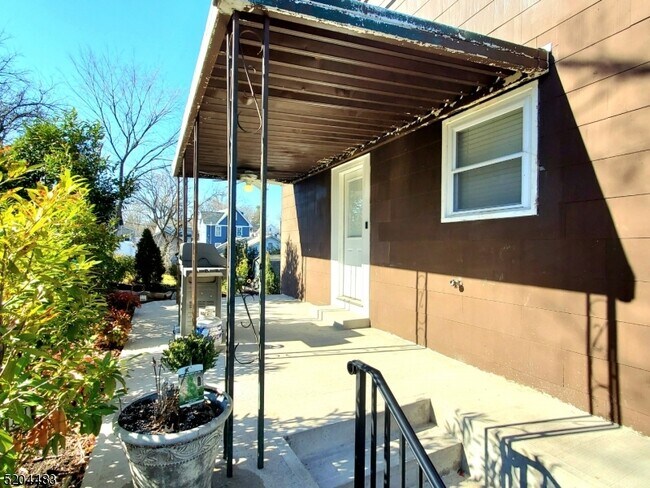 Photo - 112 W Summit St