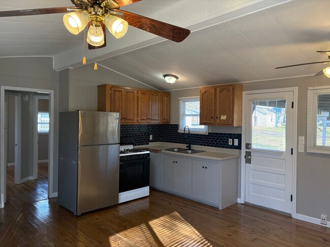 Photo - 2927 Godfrey St