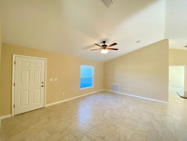 Photo - SW Ocala Neighborhood 3/2/2 **WON'T LAST**