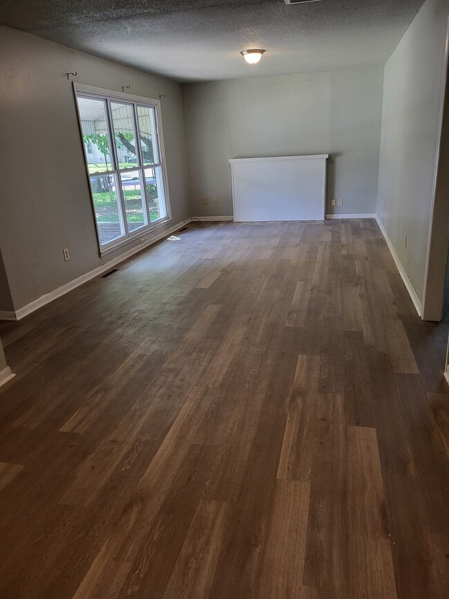 Gran sala de estar - 402 N Mulberry St