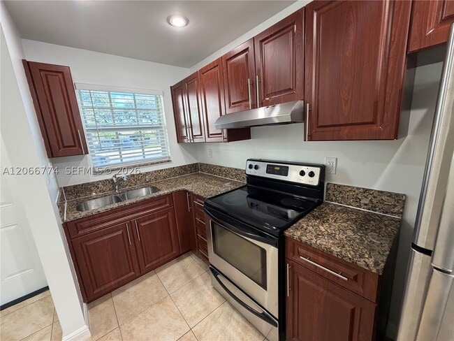 5621 SW 36th St Unit 105