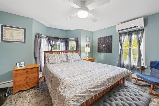 Building Photo - 50 Wyman St Rental