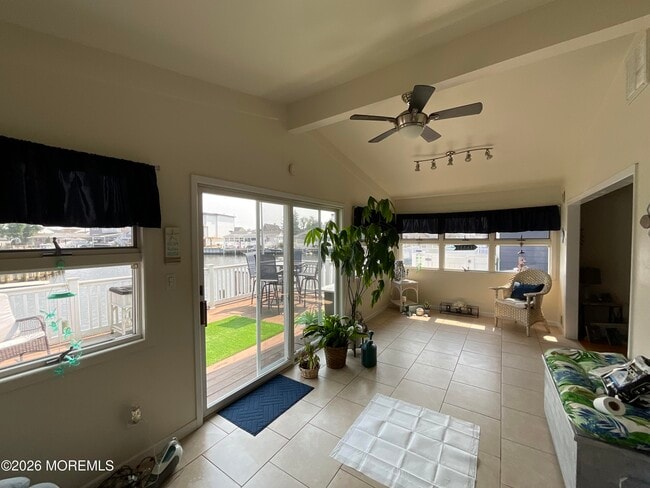 Photo - 43 Topsail Rd