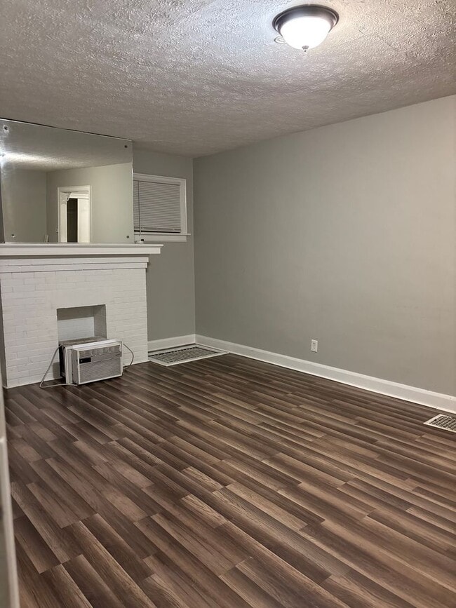 Photo - 48 N Roys Ave