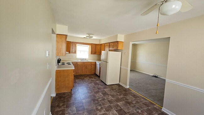 Photo - 349 Woodpoint Ave Unit 349 Woodpoint Avenue B