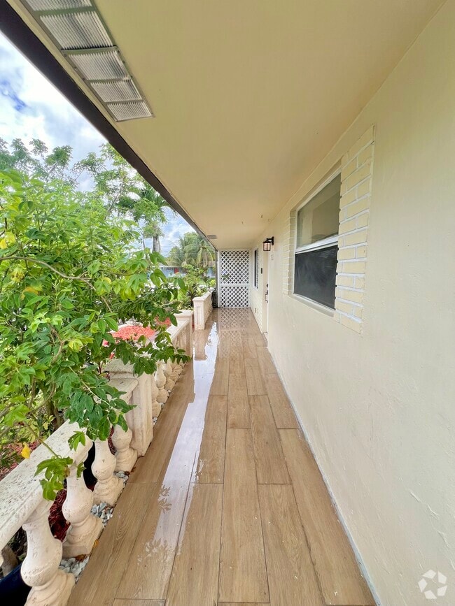Building Photo - 7021 SW 19th Mnr Rental