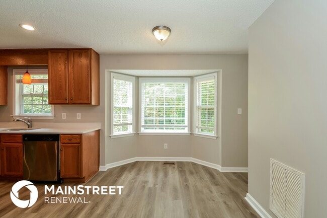 Photo - 304 Kingsbrook Cir