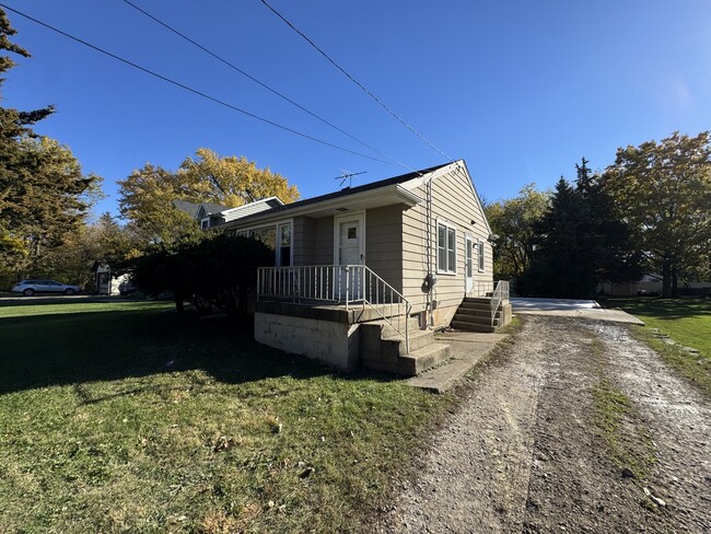 Building Photo - 29W211 Calumet Ave E