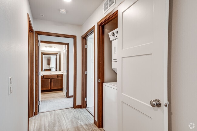 2BR, 2BA - 970 SF