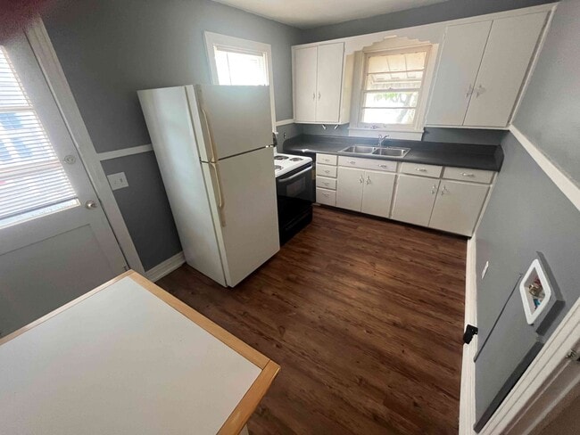 Photo - 817 Moulton St E Unit A