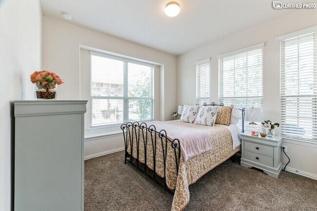 Photo - 920 Arvada Dr