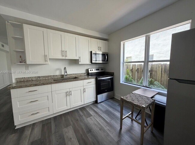 524 NW 35th St Unit 1