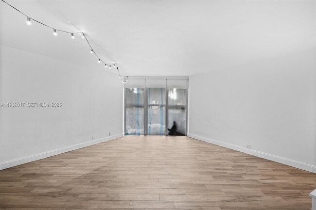 Photo - 3301 NE 5th Ave Unidad 221