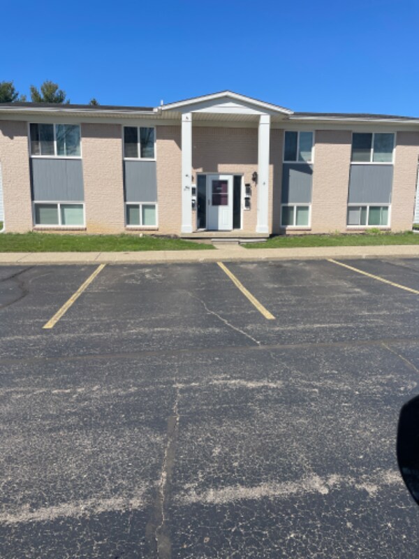 Photo - 5075 Brady St