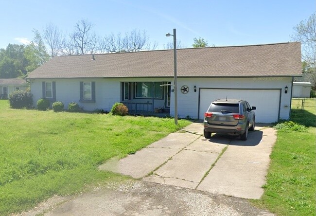 Building Photo - 160 E Darby St Rental