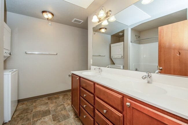 124 N Hyland #104 | Bathroom