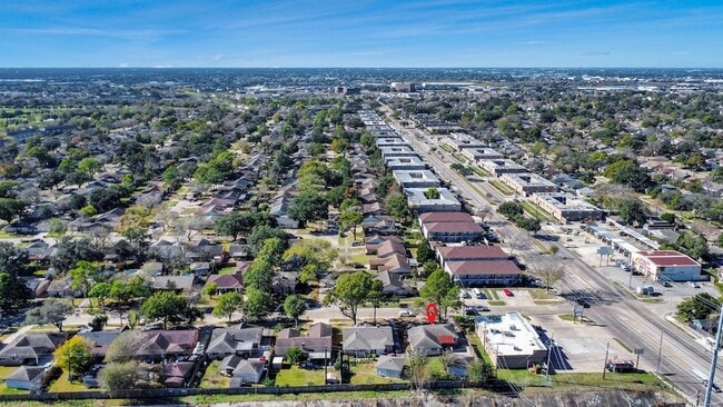 Photo - 8011 La Roche Ln