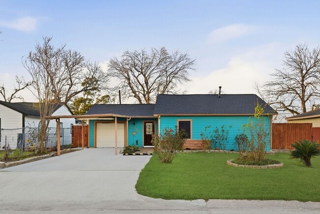 Photo - 506 Ogilvie St