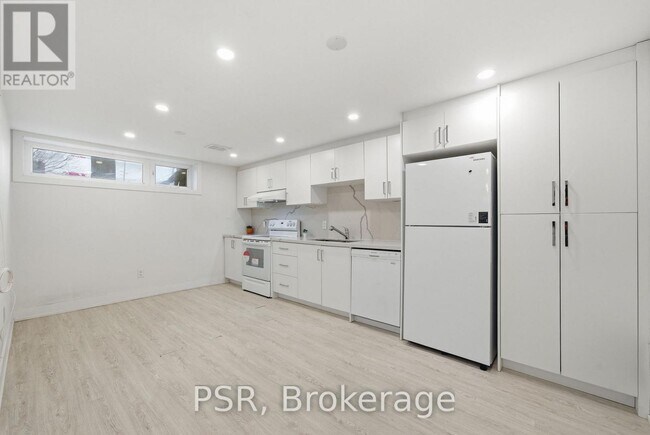 Photo - 27 Kingsview Blvd