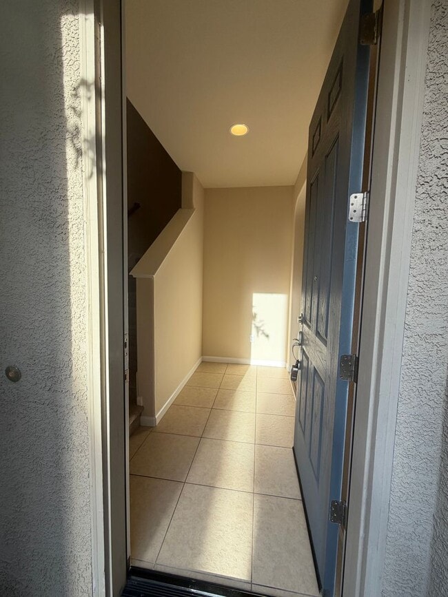 9026 Crescenda Ln