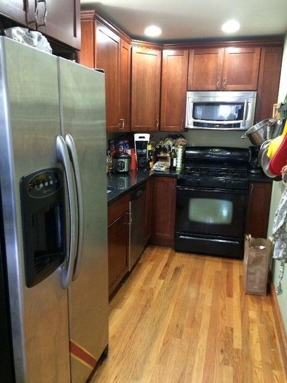 Photo - 241 W 3rd St Unidad 2