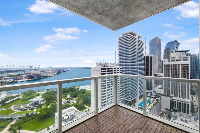 Building Photo - 253 NE 2nd St Unit 3309 + DEN Rental