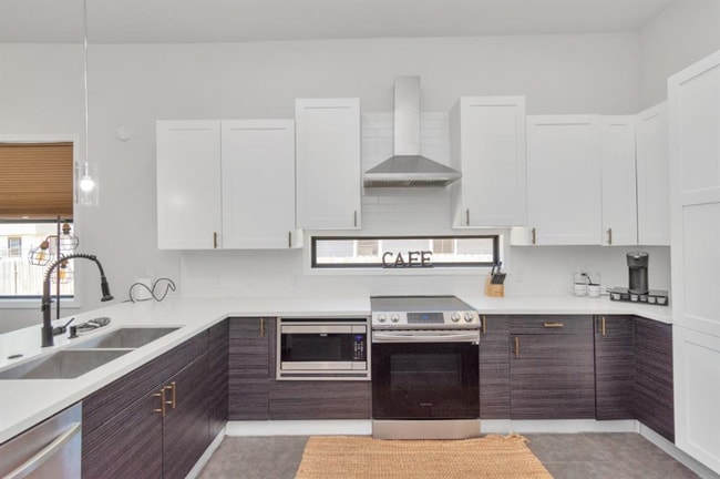 Photo - 3439 Reeves St