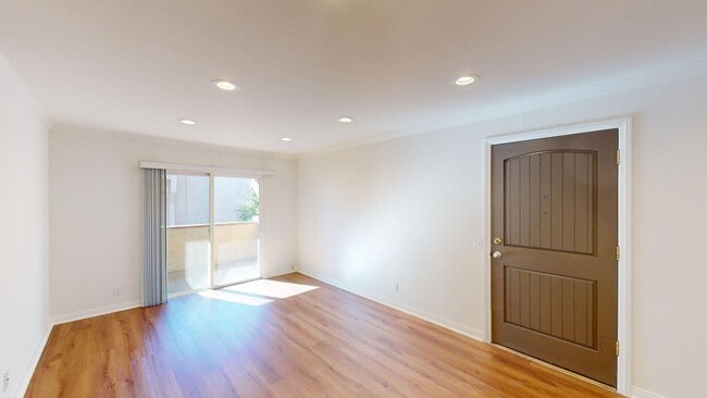 Photo - 6 WEEKS FREE!! Steps from Fallbrook Mall