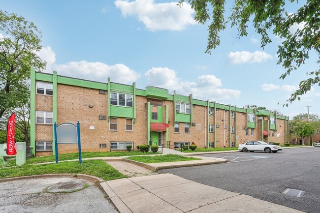 Building Photo - Marshall Square Apartments