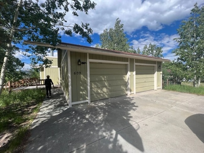 Building Photo - Wonderful single-family home for rent in d...