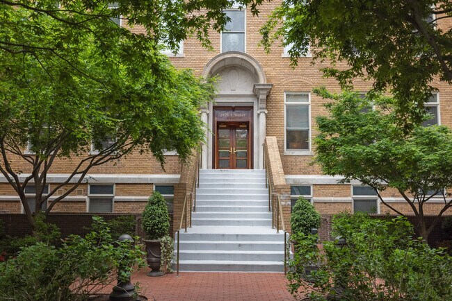 Photo - 2425 L St NW