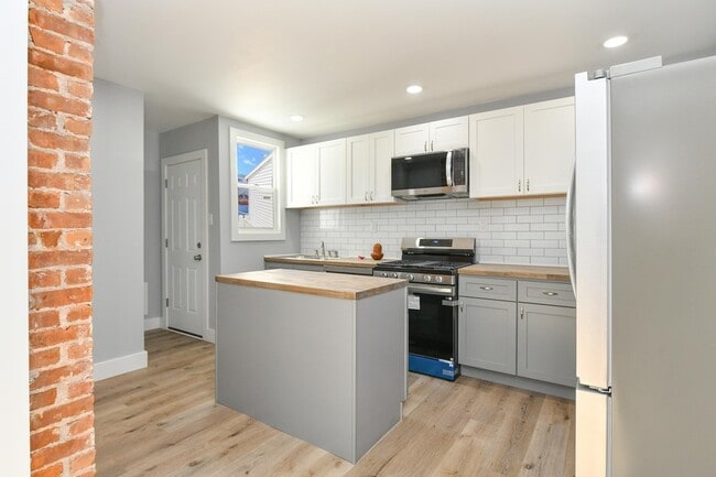 Photo - 1709 48th St