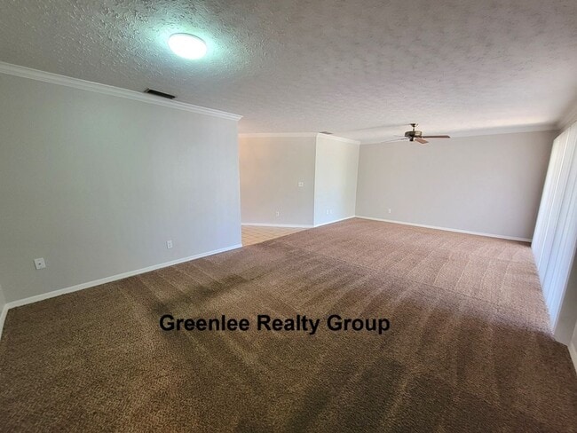 Photo - Large 3 Bed/2Bath/2 Car Garage Home in Port Richey- 1914 sqft!