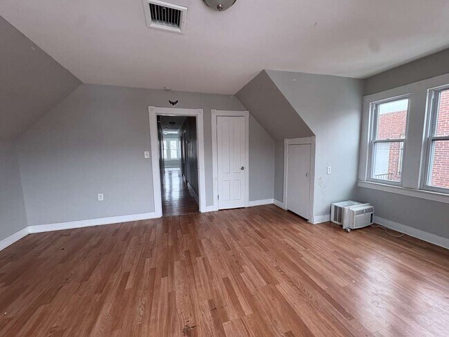 Photo - 299 Norton St Unit 3