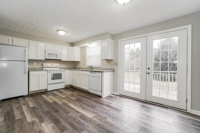 Photo - 6976 Endsleigh Dr