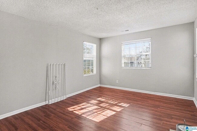 Photo - 1872 Princeton Ct SW