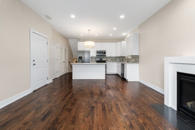 Photo - 3514 N Sacramento Ave Unit 3514-3S