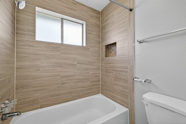 Building Photo - 10402 Gulfstream Ln