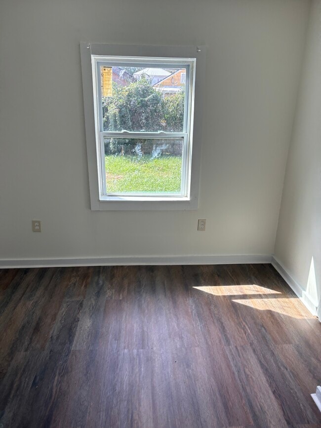 Photo - 617 W 41st St