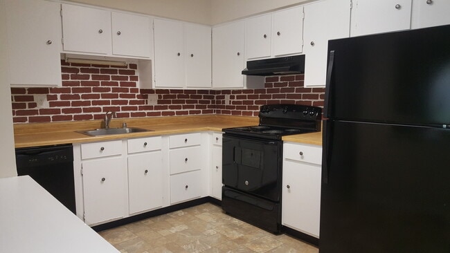 Photo - Spacious 3-Bedroom Townhome for Rent in Aberdeen – A Must See!