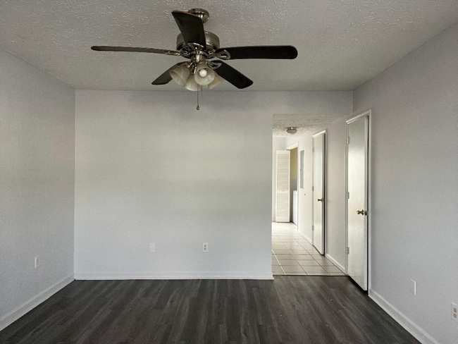 Photo - 1215 Shalom Dr