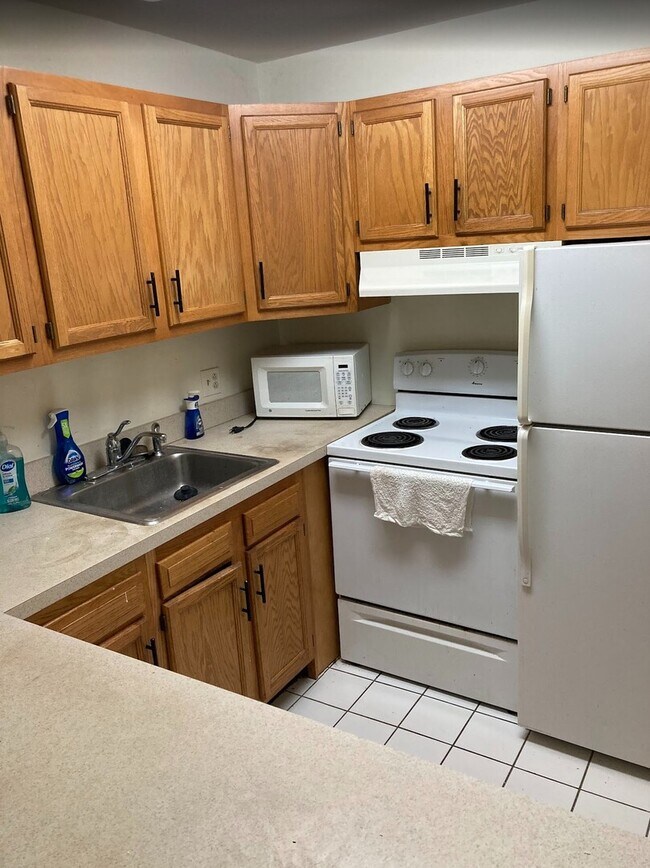 Photo - 1811 Four Lakes Ave